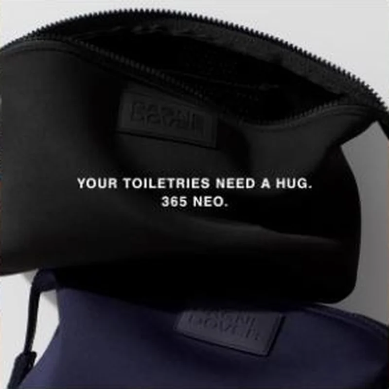 Hunter Toiletry Bag macro, your toiletries are safe with Hunter